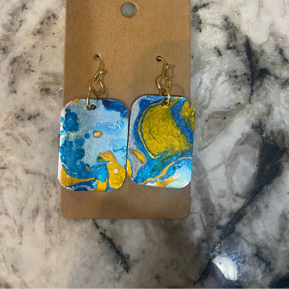 Marbled earrings on aluminum